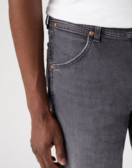 WRANGLER 11MWZ MĘSKIE SPODNIE JEANSOWE SALOON W1MZ29410