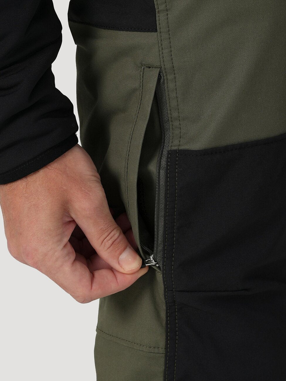 Spodnie Materiałowe Męskie Wrangler ATG Reinforced Softshell Dusty Olive WC3TAWX45 112324341