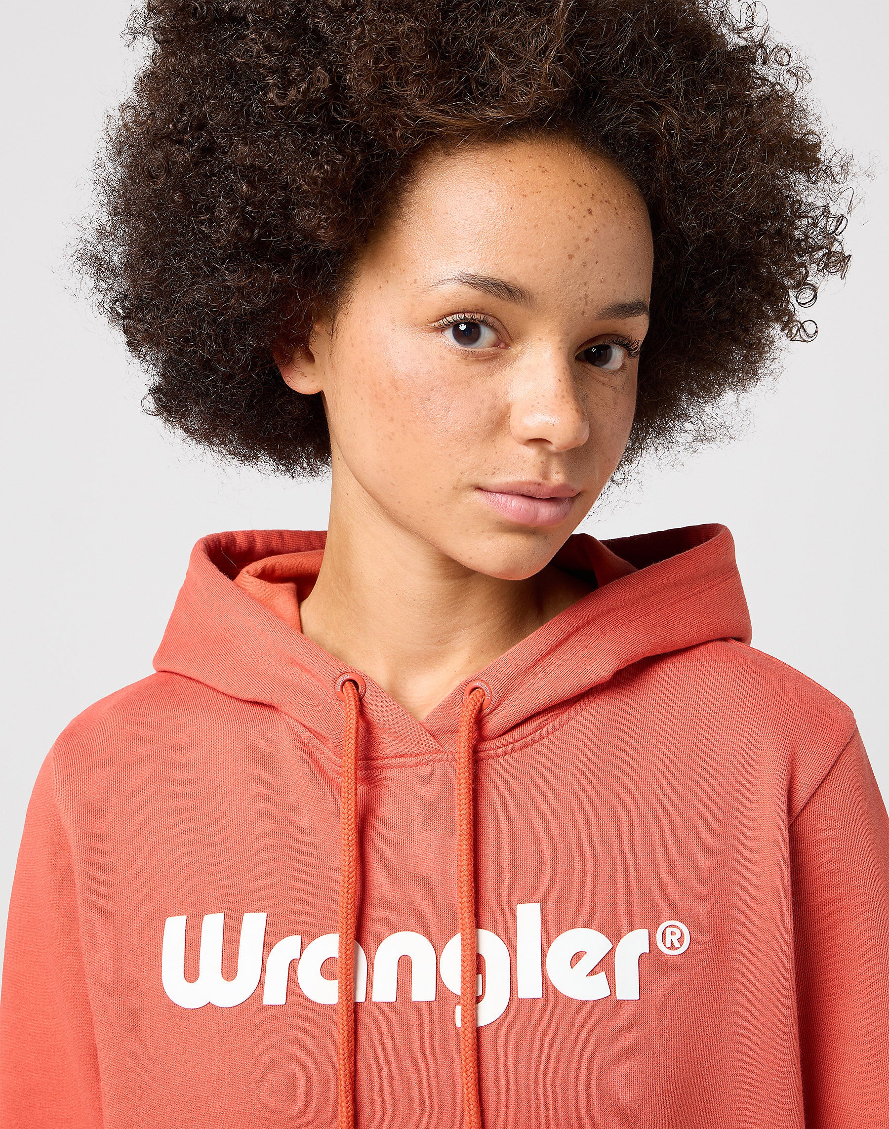 WRANGLER DAMSKA BLUZA Z KAPTUREM WRANGLER REGULAR HOODIE BURNT SIENNA 112350336