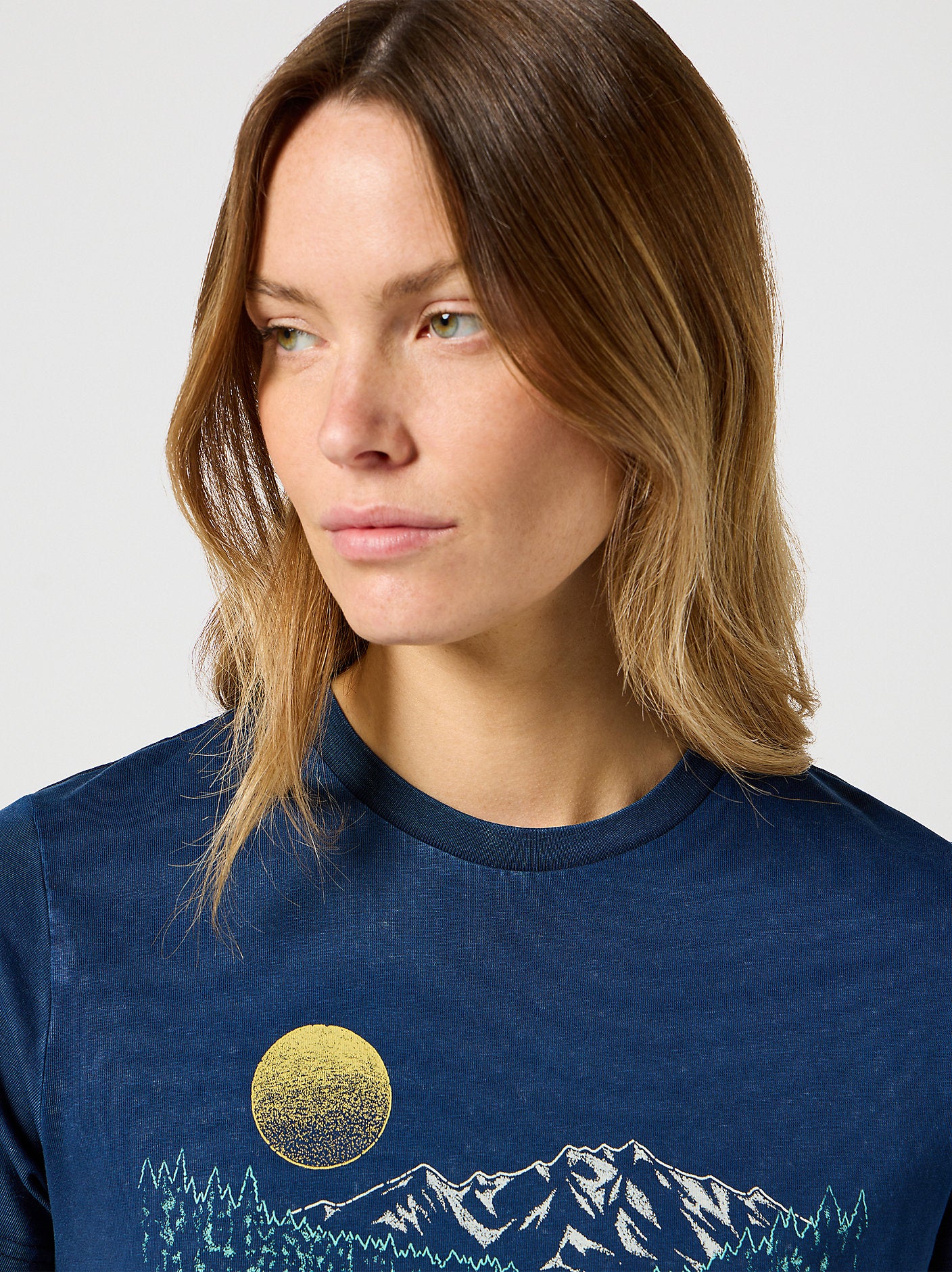 WRANGLER DAMSKA KOSZULKA WRANGLER GRAPHIC TEE NAVY 112356432