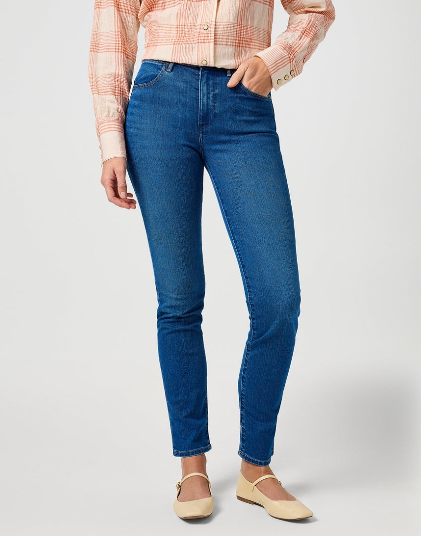 WRANGLER DAMSKIE SPODNIE JEANSOWE WRANGLER SLIM SERENE STORM 112362592
