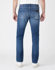 WRANGLER GREENSBORO MĘSKIE SPODNIE JEANSOWE BLUE SWEEP W15Q28294 112144757