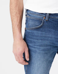 WRANGLER GREENSBORO MĘSKIE SPODNIE JEANSOWE BLUE SWEEP W15Q28294 112144757