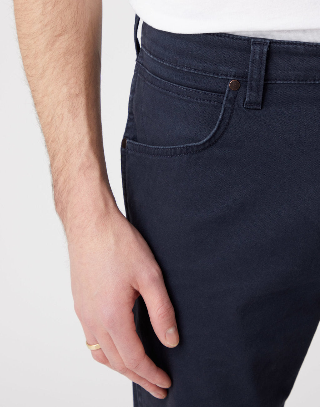 WRANGLER GREENSBORO MĘSKIE SPODNIE JEANSOWE DARK NAVY W15Q71XAE 112319943