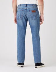 WRANGLER GREENSBORO MĘSKIE SPODNIE JEANSOWE DUSKY CLOUD W15QYJ38R 112145842