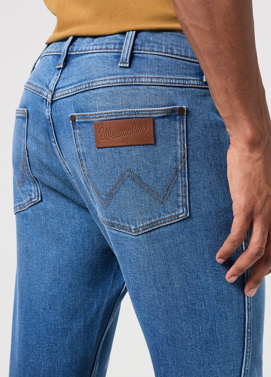 WRANGLER GREENSBORO MĘSKIE SPODNIE JEANSOWE DŻINSY GARNER BLUE 112350836 W15Q018009