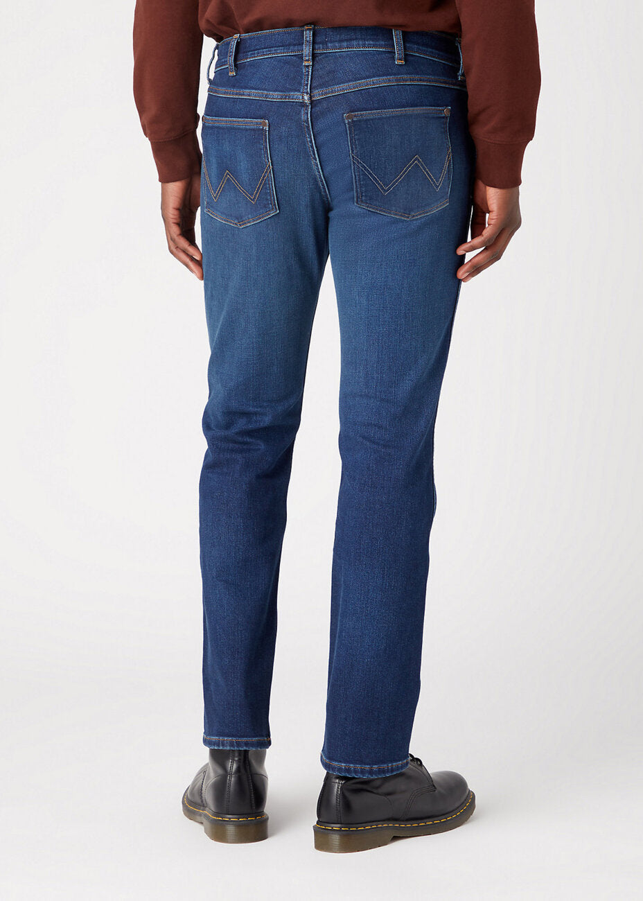 WRANGLER GREENSBORO MĘSKIE SPODNIE JEANSOWE GREEN FUZZ W15QMQ350