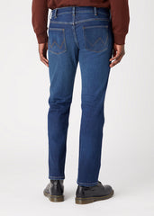 WRANGLER GREENSBORO MĘSKIE SPODNIE JEANSOWE GREEN FUZZ W15QMQ350