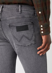 WRANGLER GREENSBORO MĘSKIE SPODNIE JEANSOWE IN SPACE W15Q29353