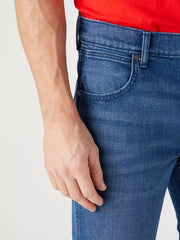 WRANGLER GREENSBORO MĘSKIE SPODNIE JEANSOWE JEANSY ARIES BLUE W15QAG42A 112329011