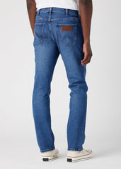 WRANGLER GREENSBORO MĘSKIE SPODNIE JEANSOWE NEPTUN W15QU8399