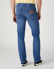 WRANGLER GREENSBORO MĘSKIE SPODNIE JEANSOWE SMOKE SEA W15QYLZ71 112330503