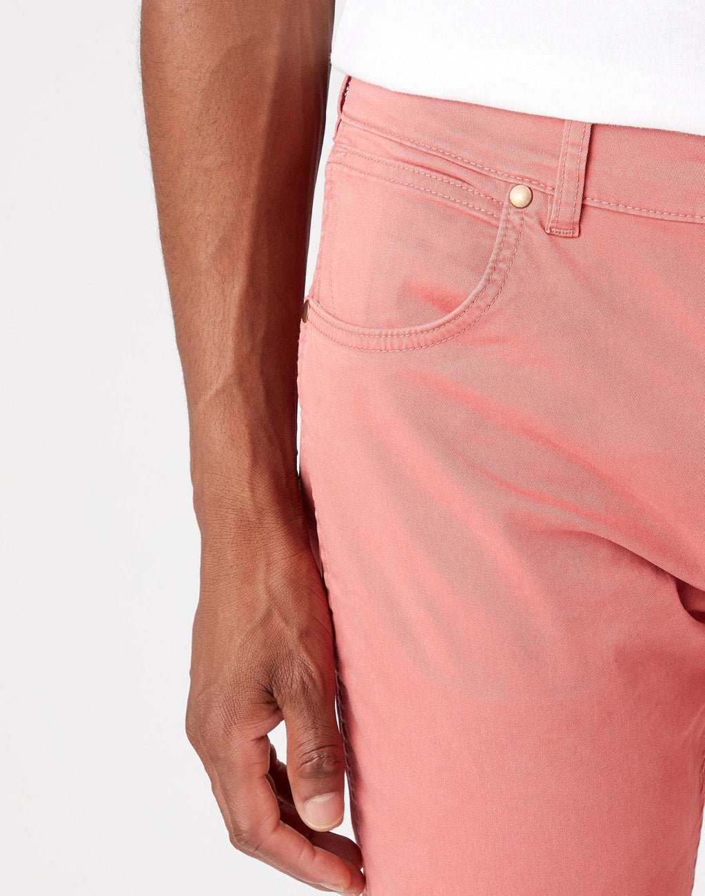 WRANGLER GREENSBORO MĘSKIE SPODNIE MATERIAŁOWE FADED ROSE W15QY6XAP 112145839
