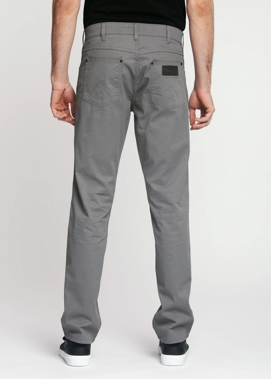 WRANGLER GREENSBORO MĘSKIE SPODNIE MATERIAŁOWE IRON GREY W15QNDM16 112338192