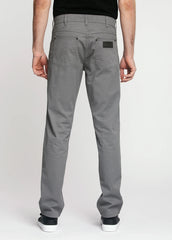 WRANGLER GREENSBORO MĘSKIE SPODNIE MATERIAŁOWE IRON GREY W15QNDM16 112338192