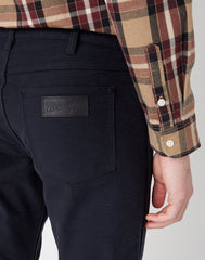 WRANGLER GREENSBORO MĘSKIE SPODNIE MATERIAŁOWE MATERIAŁ BLACK 112341455 W15Q011936