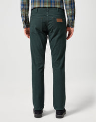 WRANGLER GREENSBORO MĘSKIE SPODNIE MATERIAŁOWE MATERIAŁ CHINO SCARAB 112358920 W15Q008868