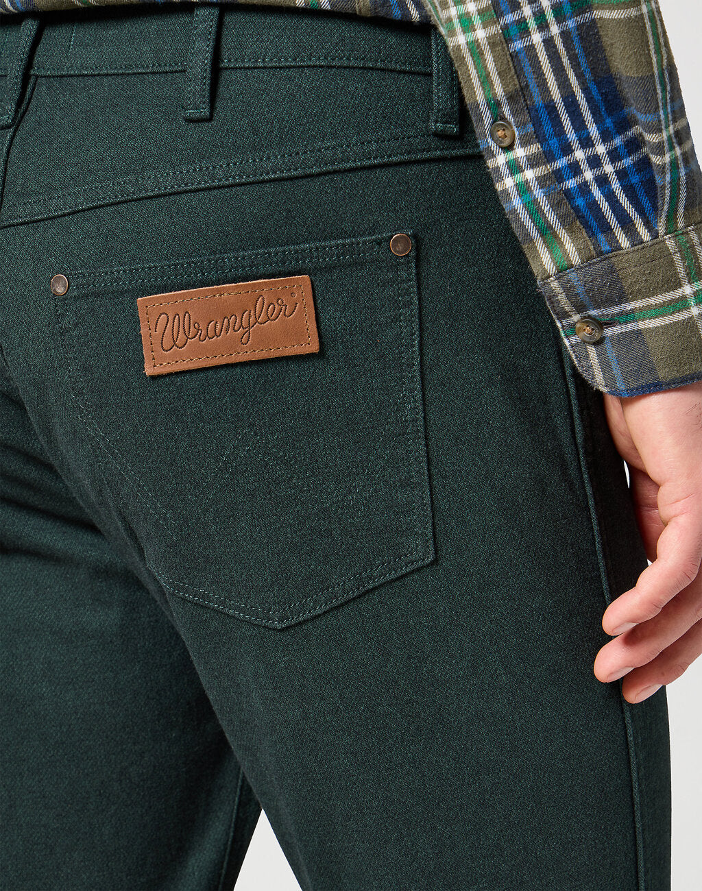 WRANGLER GREENSBORO MĘSKIE SPODNIE MATERIAŁOWE MATERIAŁ CHINO SCARAB 112358920 W15Q008868