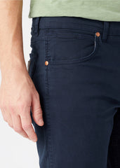 WRANGLER GREENSBORO MĘSKIE SPODNIE MATERIAŁOWE NAVY W15QY6114 112145835