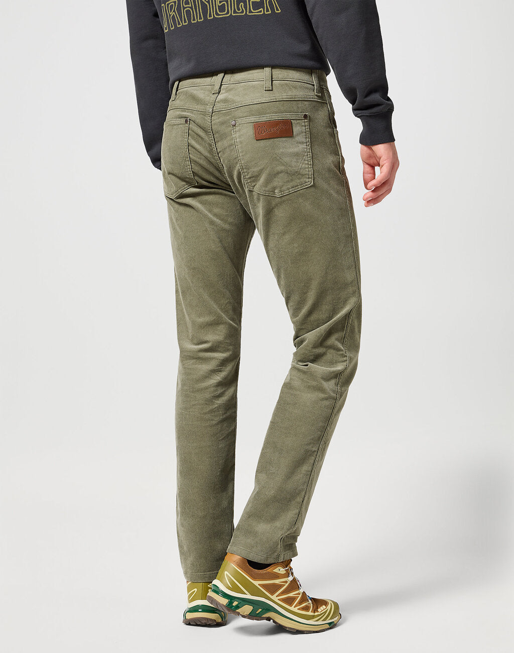 Męskie Spodnie Materiałowe Sztruksowe Wrangler Greensboro Dusty Olive 112356861 W15Q018011