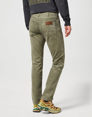 Męskie Spodnie Materiałowe Sztruksowe Wrangler Greensboro Dusty Olive 112356861 W15Q018011