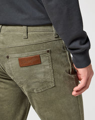 Męskie Spodnie Materiałowe Sztruksowe Wrangler Greensboro Dusty Olive 112356861 W15Q018011