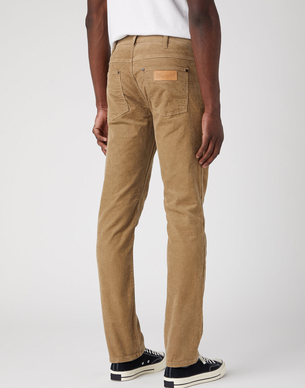 WRANGLER GREENSBORO MĘSKIE SPODNIE SZTRUKSOWE SZTRUKSY SZTRUKS LEAD GREY W15QLMM24