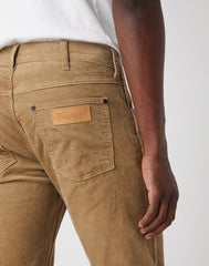 WRANGLER GREENSBORO MĘSKIE SPODNIE SZTRUKSOWE SZTRUKSY SZTRUKS LEAD GREY W15QLMM24