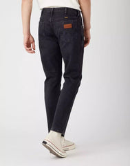 WRANGLER LARSTON MĘSKIE SPODNIE JEANSOWE JEANSY AUTHENTIC BLACK W18S8912V 112324512