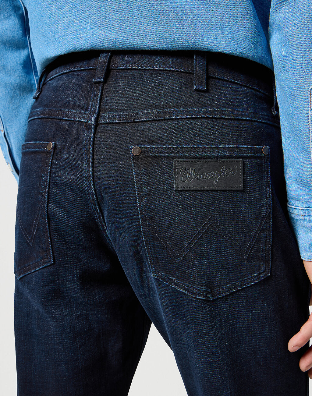 WRANGLER MĘSKIE SPODNIE JEANSOWE GREENSBORO DEEP BLUE BLACK 112355019 W15Q017421