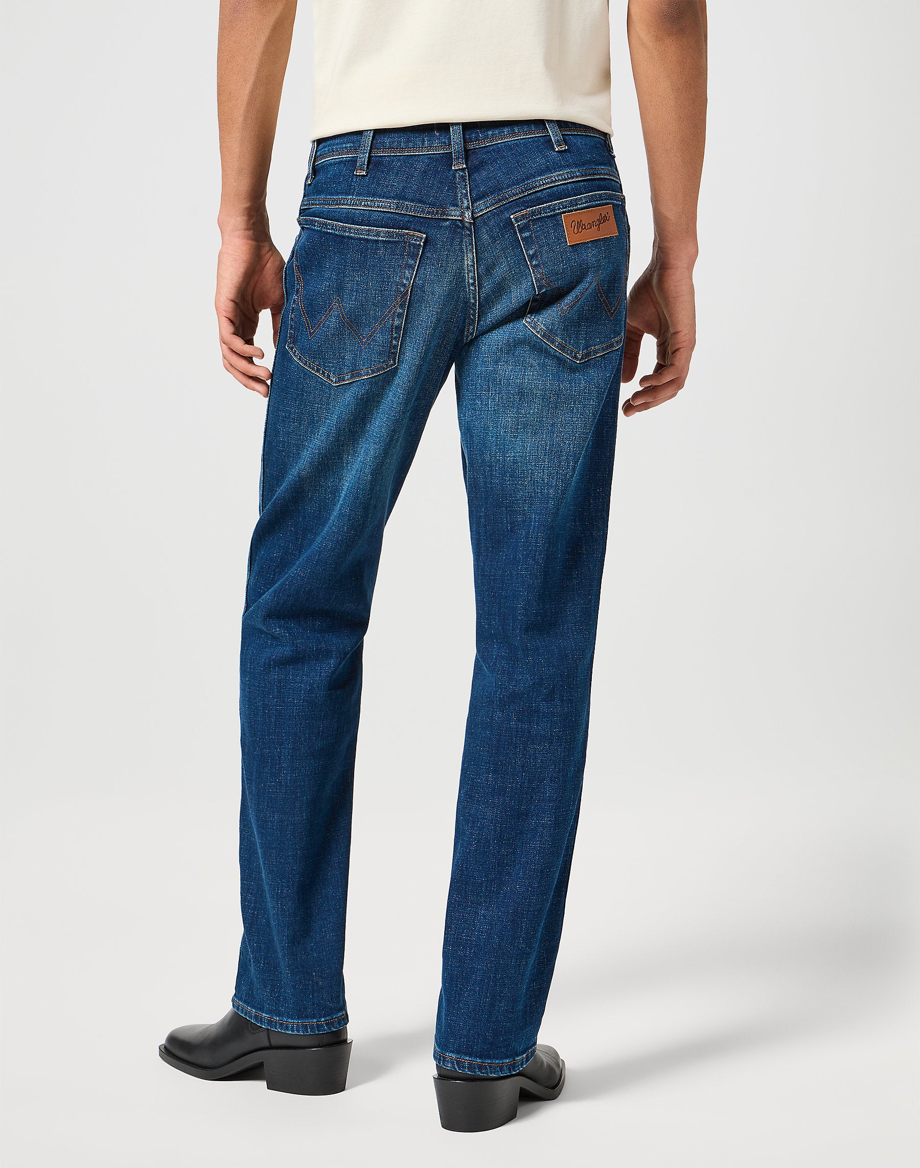 WRANGLER MĘSKIE SPODNIE JEANSOWE TEXAS AZURE FADE 112356864 W121017435