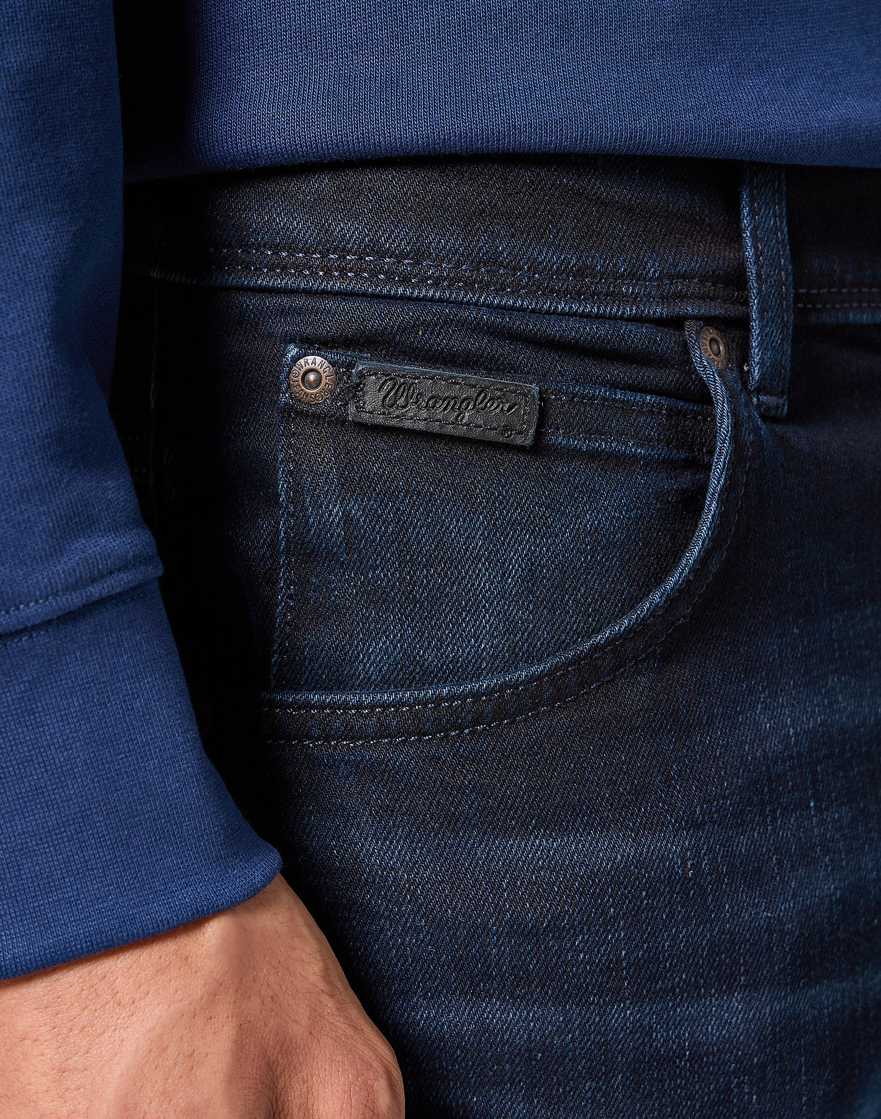 WRANGLER MĘSKIE SPODNIE JEANSOWE TEXAS SLIM DEEP BLUE BLACK 112355027 W12S017421