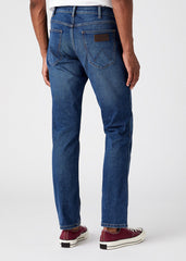 WRANGLER MĘSKIE SPODNIE JEANSOWE WRANGLER GREENSBORO BLUE ARCADE W15QYL31Q 112145844