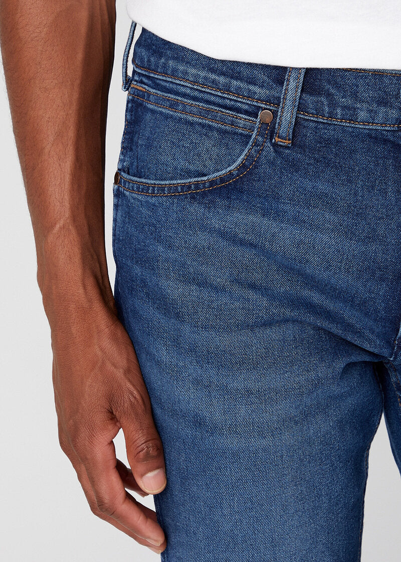 WRANGLER MĘSKIE SPODNIE JEANSOWE WRANGLER GREENSBORO BLUE ARCADE W15QYL31Q 112145844