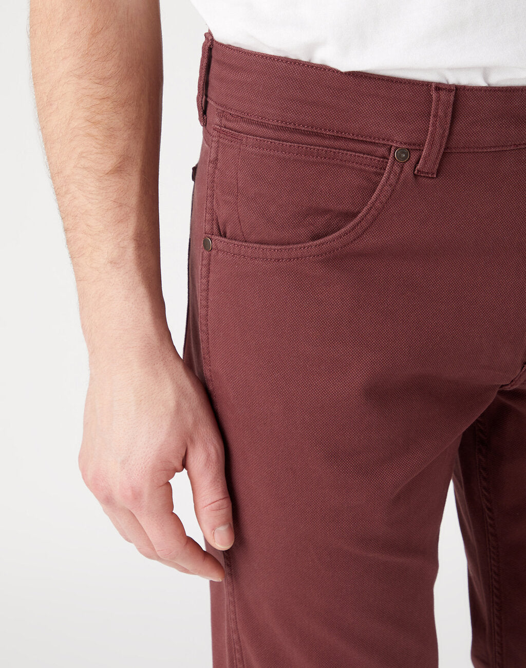 WRANGLER MĘSKIE SPODNIE MATERIAŁOWE GREENSBORO DAHLIA 112341468 W15Q016299