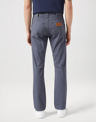 WRANGLER MĘSKIE SPODNIE MATERIAŁOWE GREENSBORO TURBULENCE 112350801