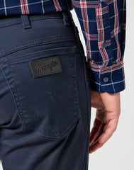 WRANGLER MĘSKIE SPODNIE MATERIAŁOWE TEXAS DARK NAVY 112356791 W121012239