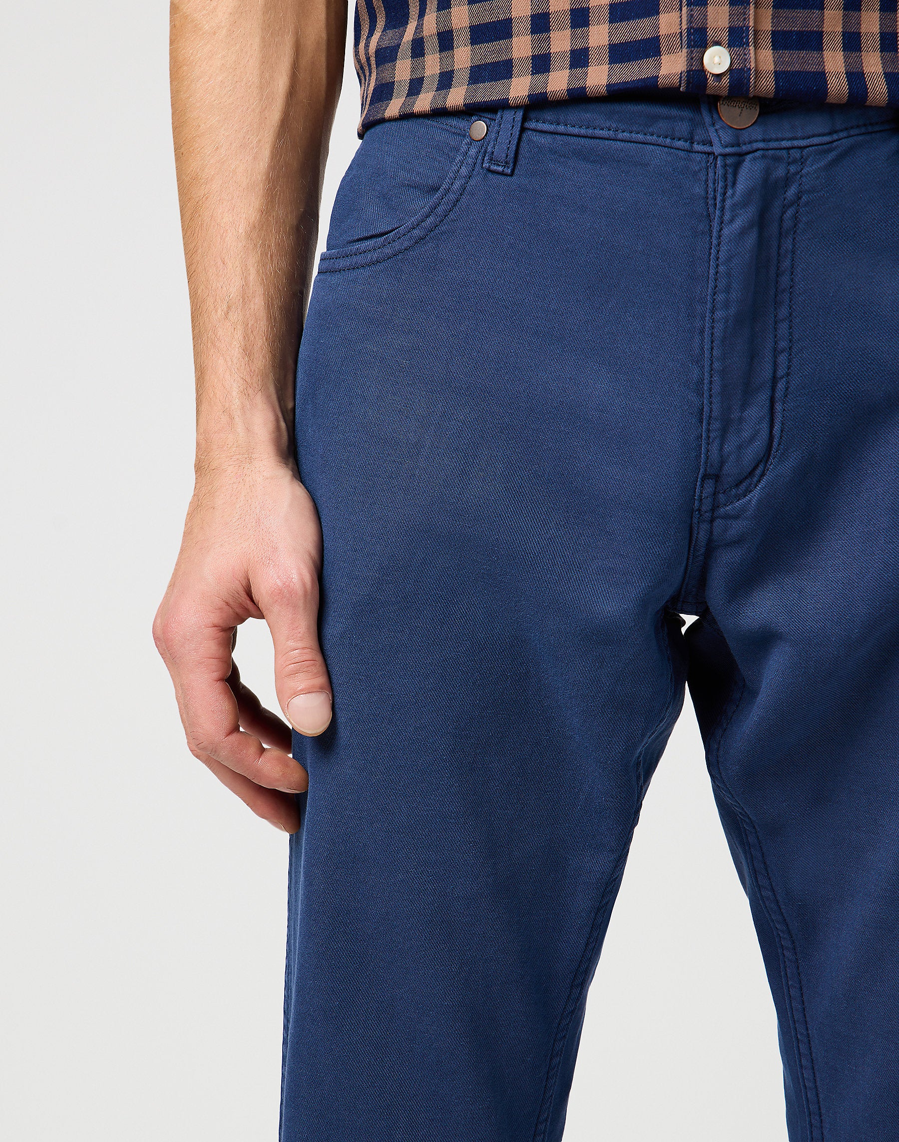 WRANGLER MĘSKIE SPODNIE MATERIAŁOWE WRANGLER GREENSBORO NAVY 112362441