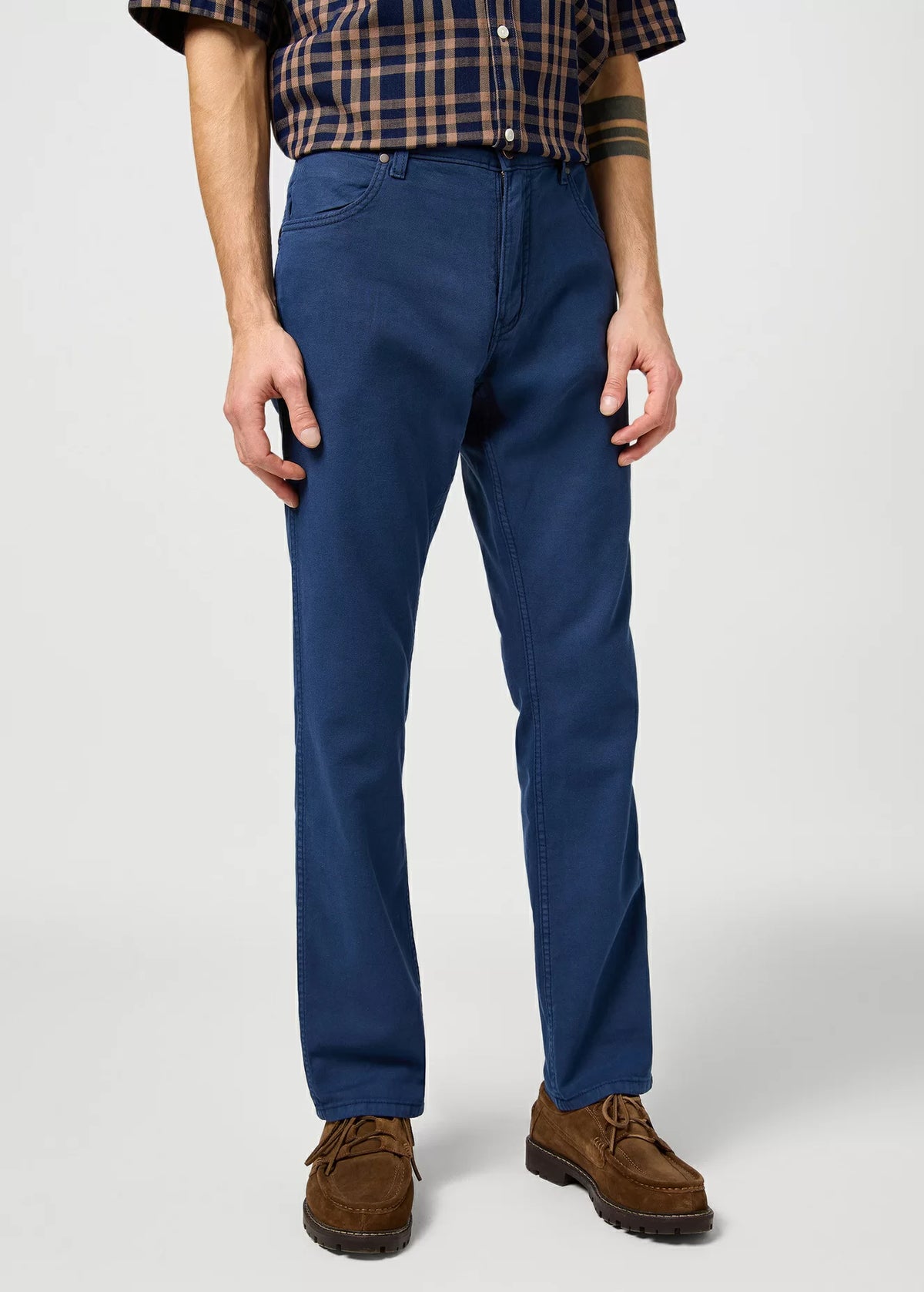 WRANGLER MĘSKIE SPODNIE MATERIAŁOWE WRANGLER GREENSBORO NAVY 112362441