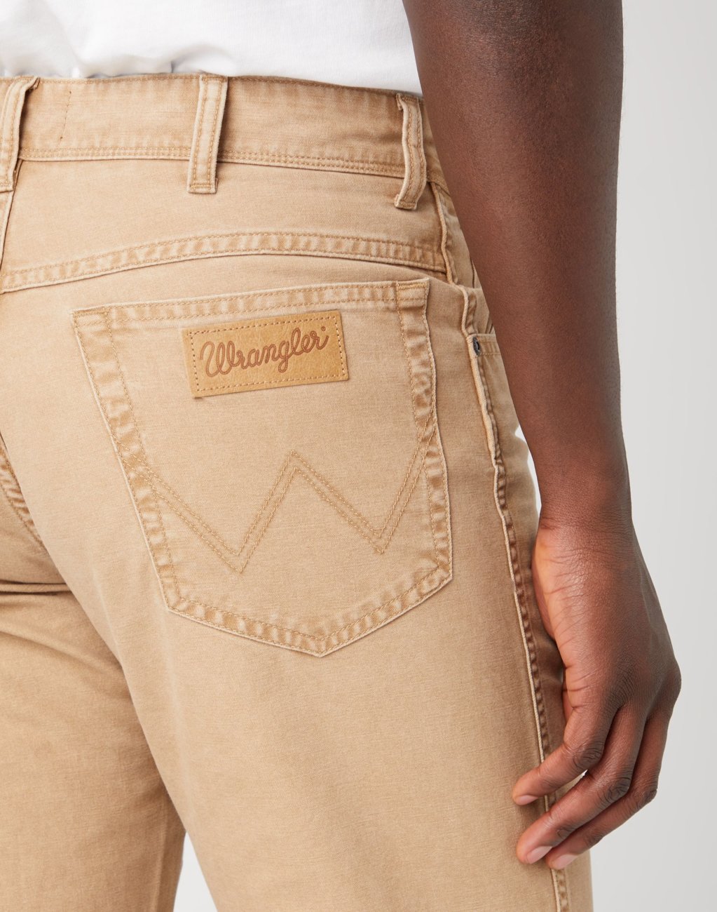 WRANGLER TEXAS MĘSKIE SPODNIE MATERIAŁOWE TIGERS EYE W121DRC20 112337508