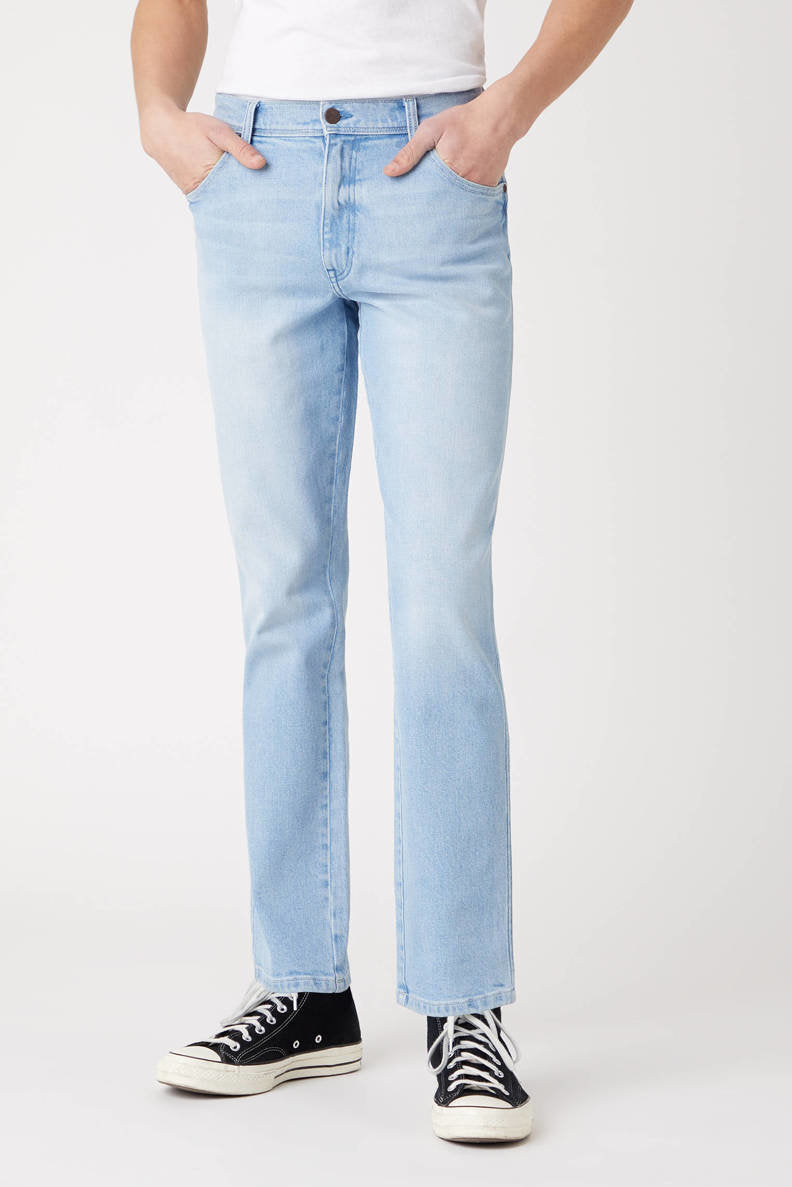 WRANGLER TEXAS SLIM MĘSKIE SPODNIE JEANSOWE CLEAR BLUE W12SZH280 112126539