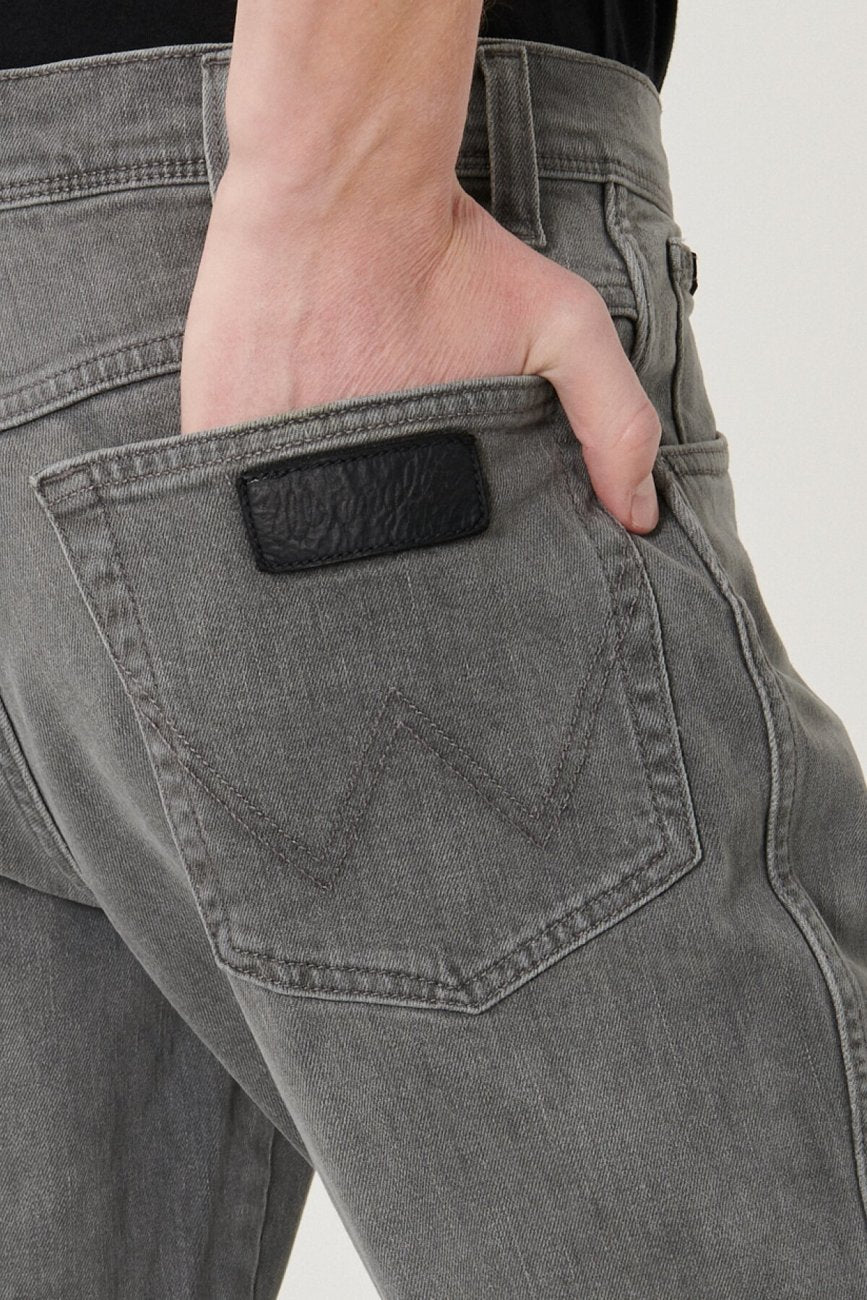 WRANGLER TEXAS SLIM MĘSKIE SPODNIE JEANSOWE FUNK GREY W12SHT32L 112126506