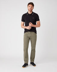 WRANGLER TEXAS SLIM MĘSKIE SPODNIE MATERIAŁOWE DUSTY OLIVE W12SWA275 112126533