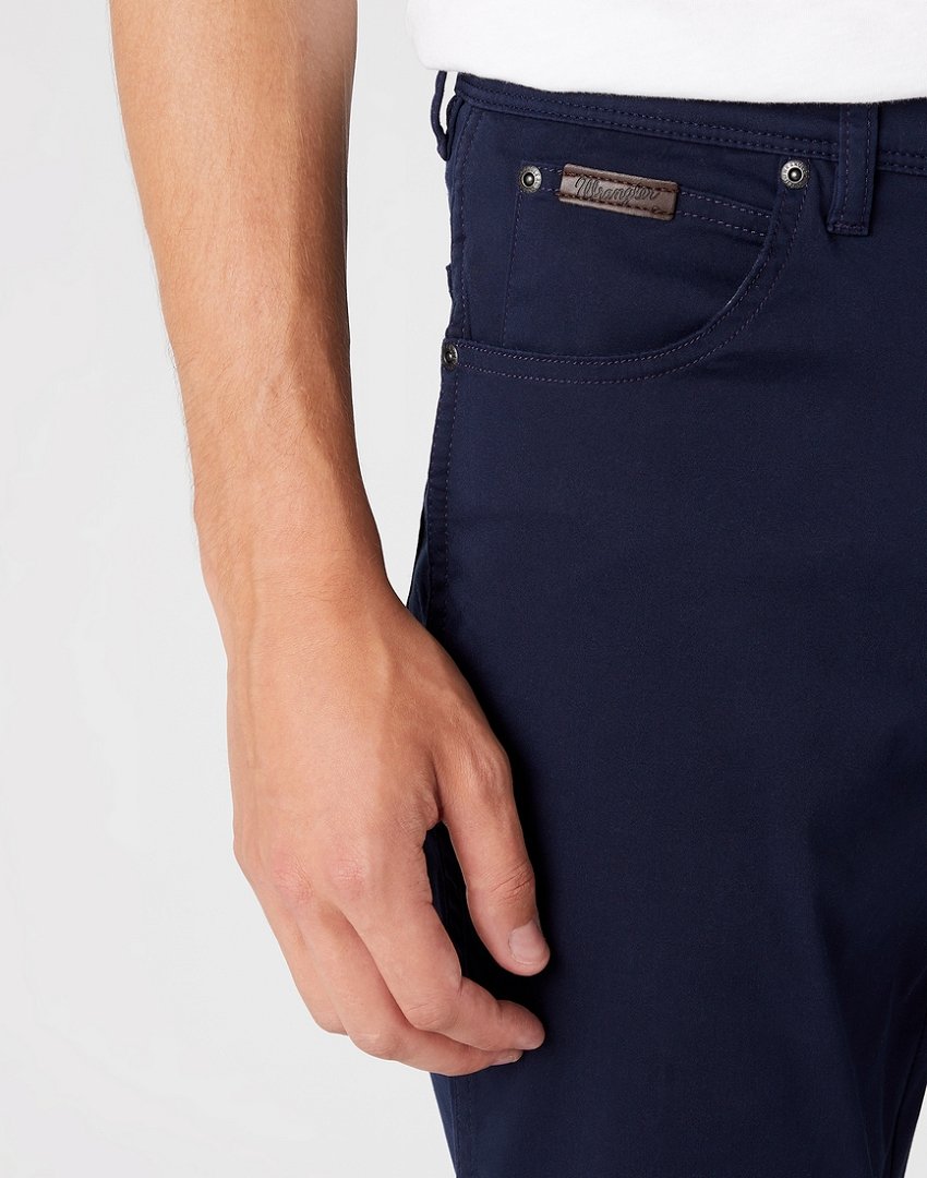 WRANGLER TEXAS SLIM MĘSKIE SPODNIE MATERIAŁOWE NAVY W12SEA114 112145790